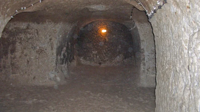 Rock-cut passage inside Derinkuyu Underground City in Cappadocia, Türkiye.